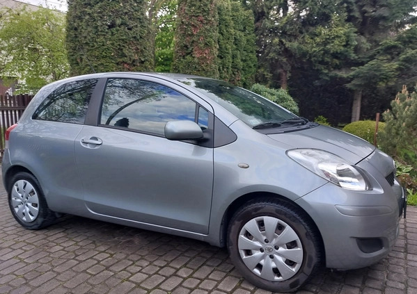 Toyota Yaris cena 18600 przebieg: 114000, rok produkcji 2009 z Łódź małe 92